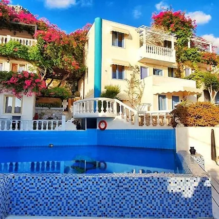 For A Pleasant In A Beautiful Complex With Shared Pool And Ac 헐소니소스
