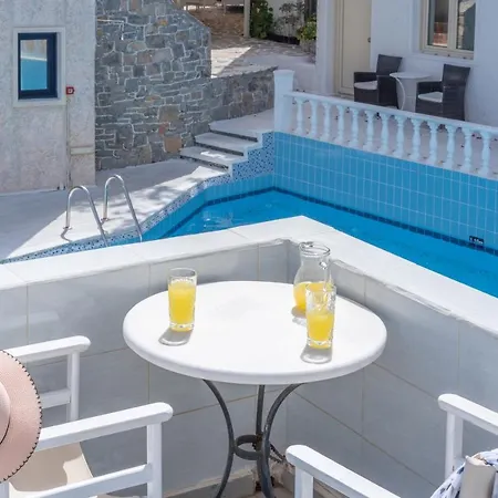 For A Pleasant In A Beautiful Complex With Shared Pool And Ac