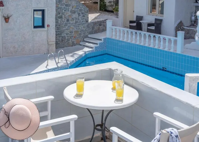 For A Pleasant In A Beautiful Complex With Shared Pool And Ac