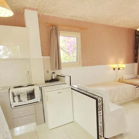 For A Pleasant In A Beautiful Complex With Shared Pool And Ac *