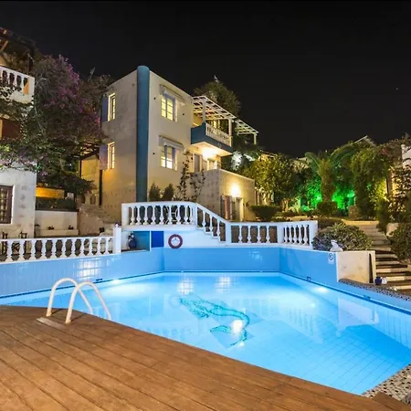 For A Pleasant In A Beautiful Complex With Shared Pool And Ac *